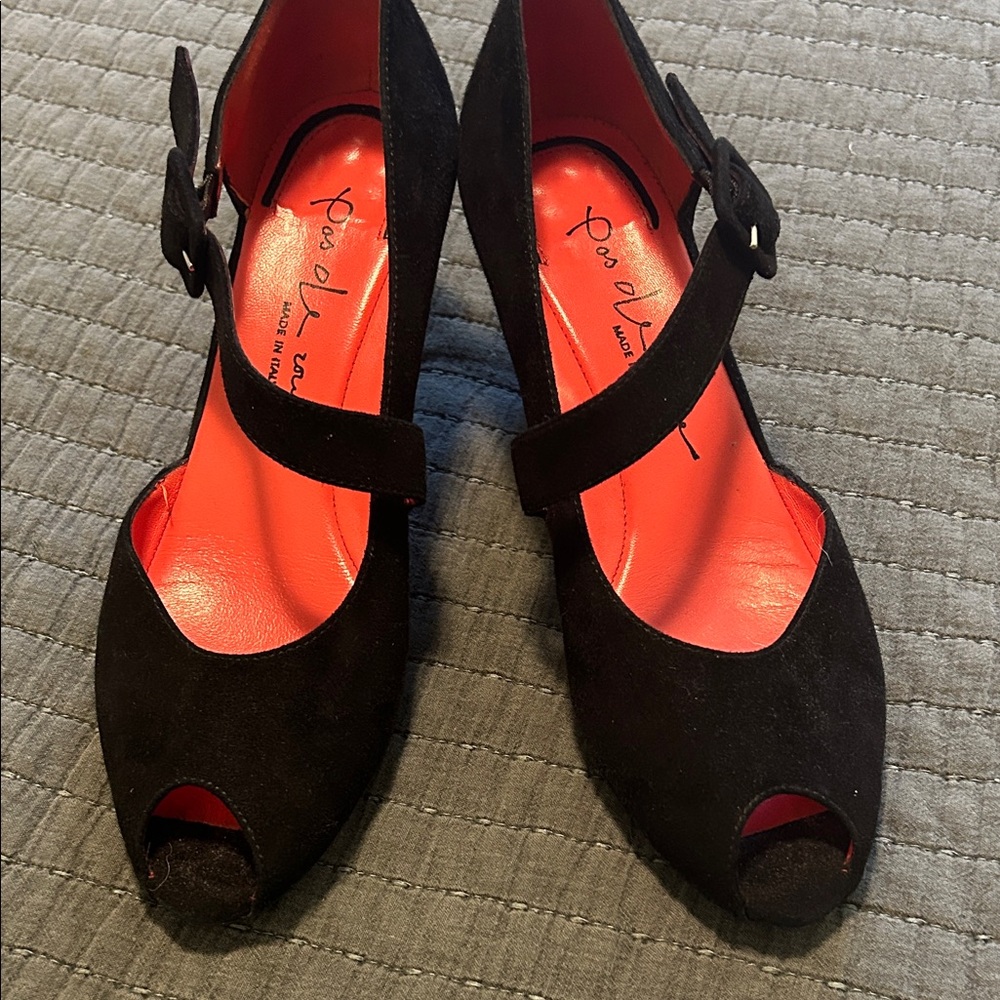 Pas de rouge Shoes.